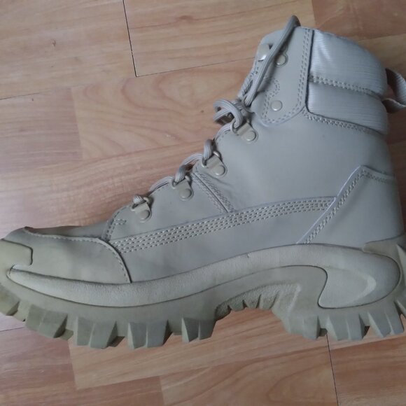 Caterpillar - RARE- Beige Boots - Working/Style/Winter/Spring - Size (9.5) (US) main image 4